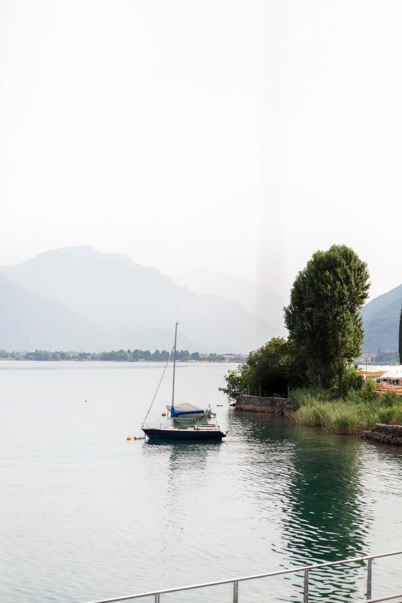 Lakefront Home Residenza Il Gallo In Riva Al Lago Pisogne Exterior foto